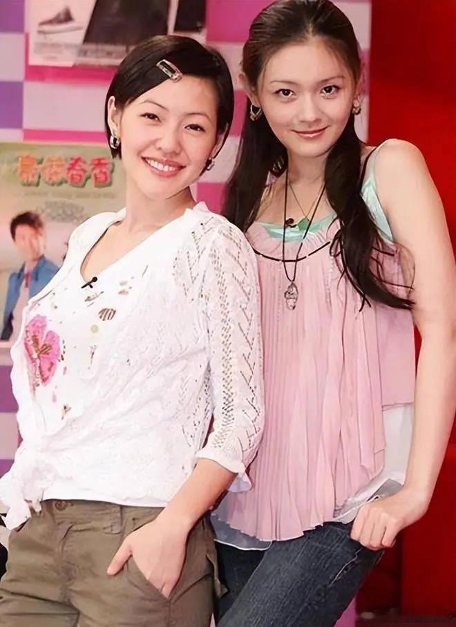 小S分享大S打拳旧照小S给大S备注是BOXER小S分享大S打拳旧照，如今每天看着