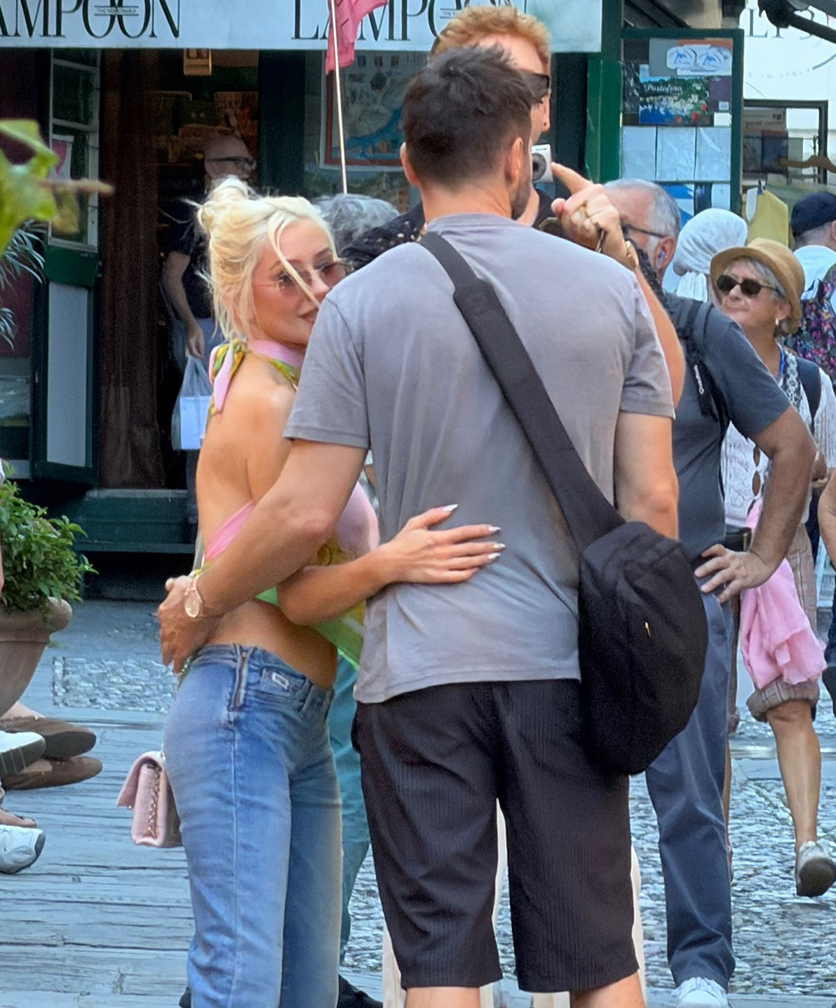 Christina Aguilera和未婚夫Matthew Rutler 22日