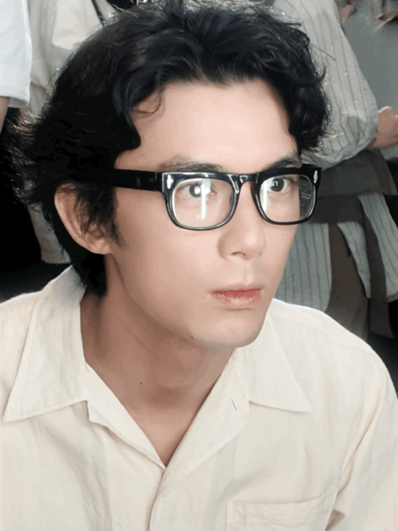吴磊hotnerd具像化《群星闪耀时》赵吉虎初试妆🈶微卷发+眼镜完全hot n