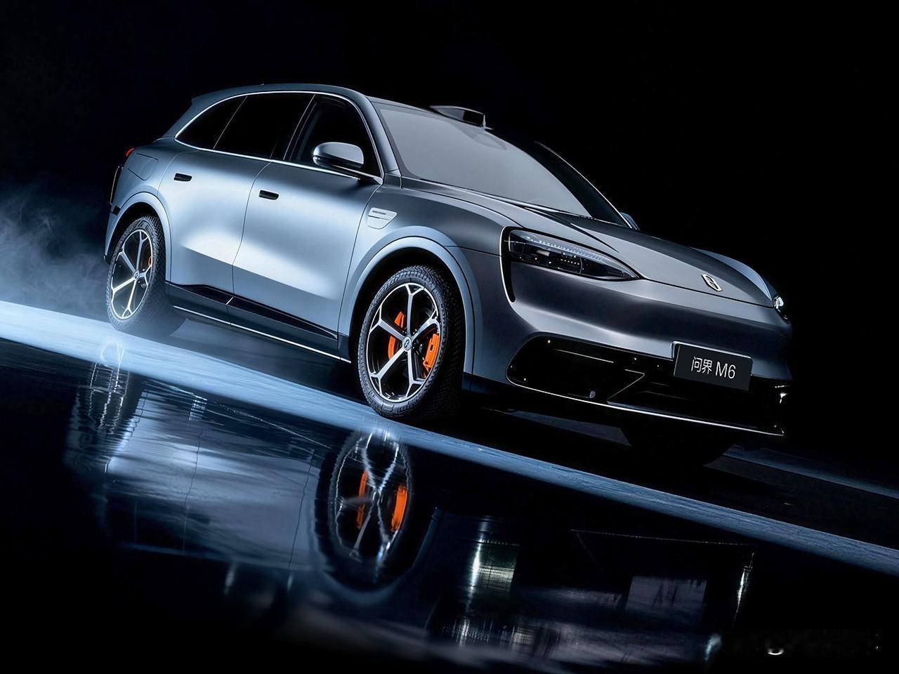 最近，问界官方曝光了问界M6的冰雪测试图片，在定位上问界M6会介于M5和M7之间