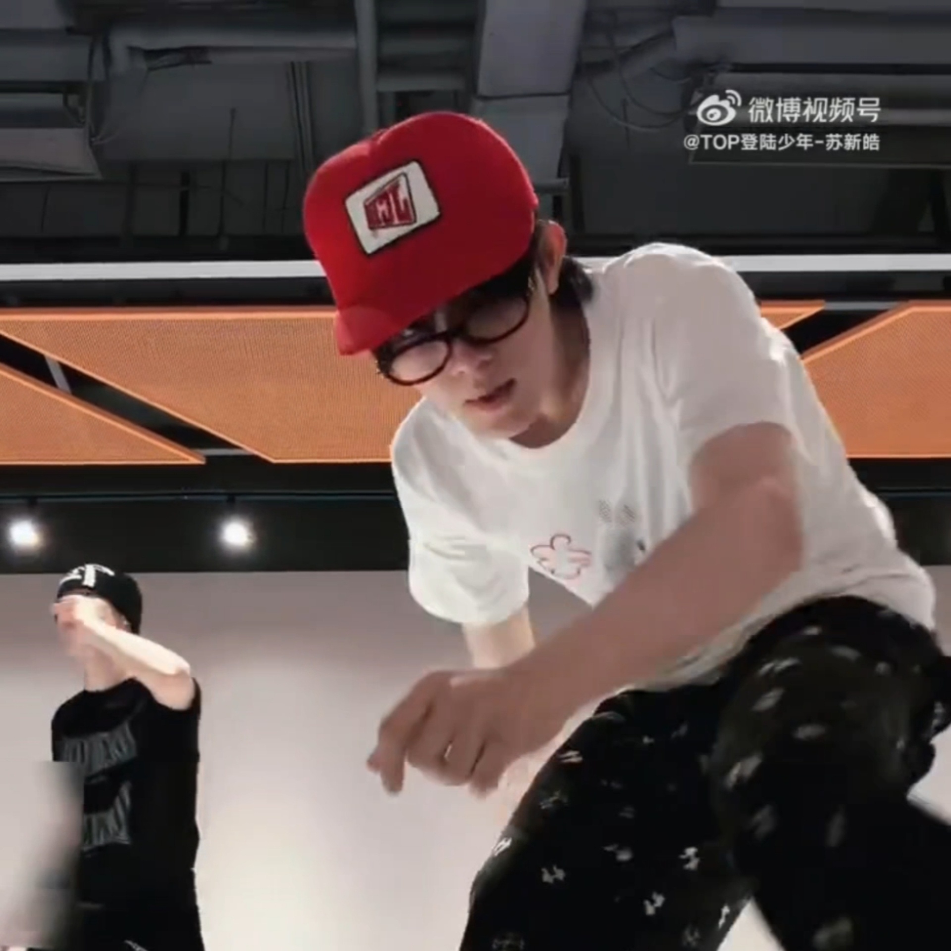 你你你你被小狗盯上了！ 