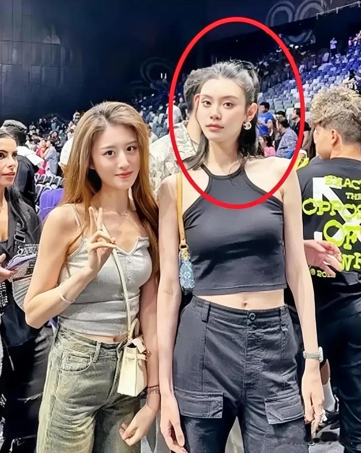 赌王家的儿媳妇气质就是不一样，高挑的身材性感妩媚多姿，五官轮廊分明，有着不一样韵