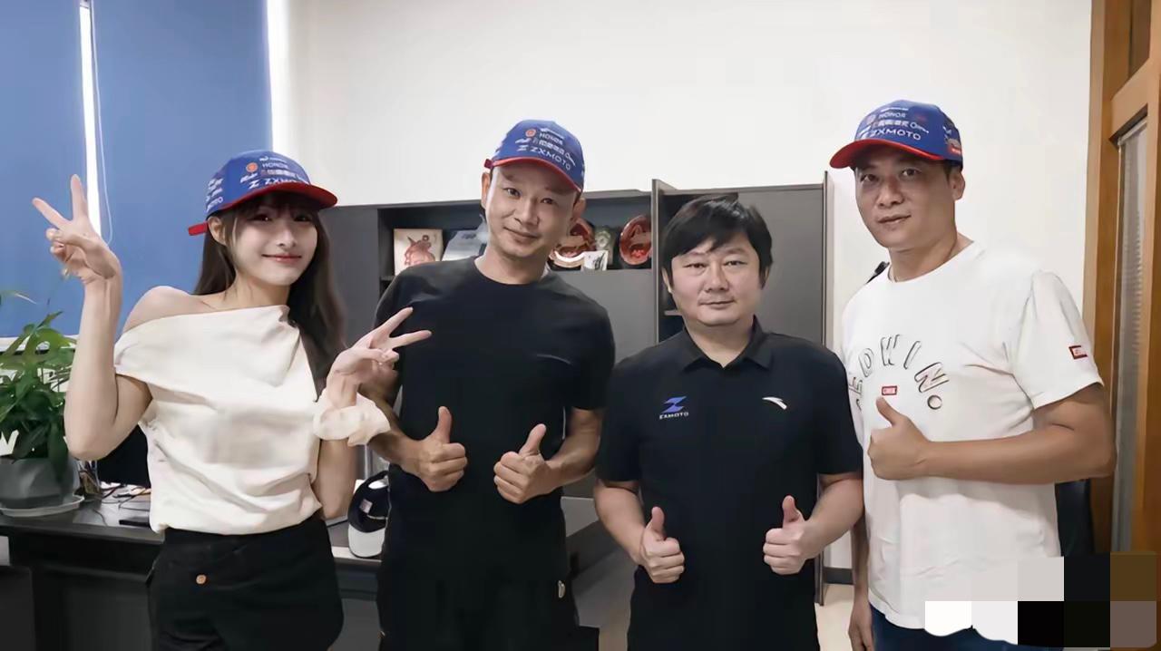 一句“送到统一为止”迅速引爆全网，
还获得多家主流媒体转发。
8月20日，张雪面