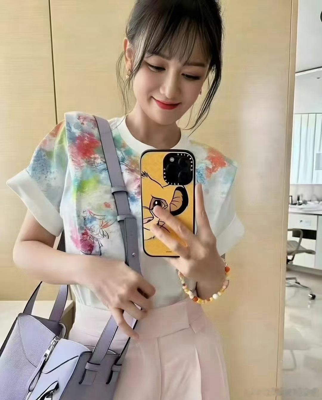 不得不承认，陈乔恩这婚结的太高质量了，每次的出现都比上一次年轻十岁 