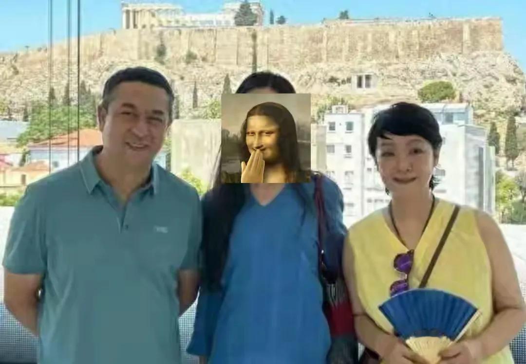 张嘉译也老了。
         这两口子出去玩，还带着自己的小公主吗？
   