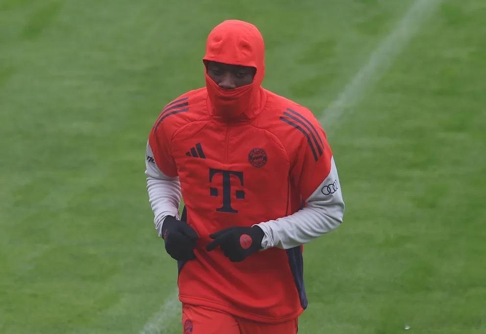 孔帕尼表示，今晚和斯图加特的比赛，对于戴维斯来说还有些早，下周对阵美因茨将会给他