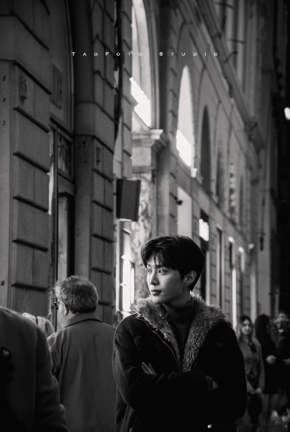 范丞丞现在就出发的意大利佛罗伦萨路透，偶像剧男主既视感，跪求鲜藕剧[打call]