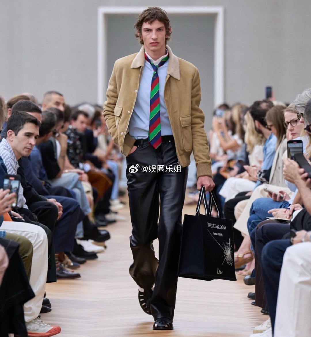 直击时尚幕后｜Jonathan Anderson的Dior首秀刷屏？今天聊聊这位