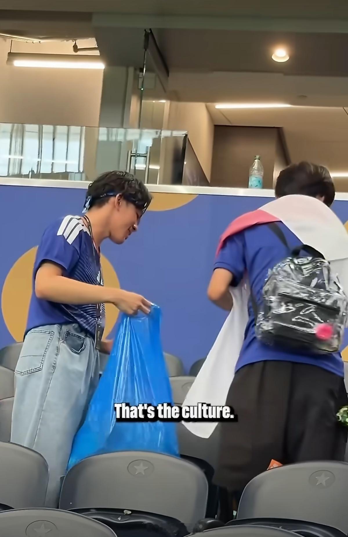 FIFA致敬日本球迷赛后清理球场核废水是不是比球场垃圾更垃圾？演戏也不好意思这么