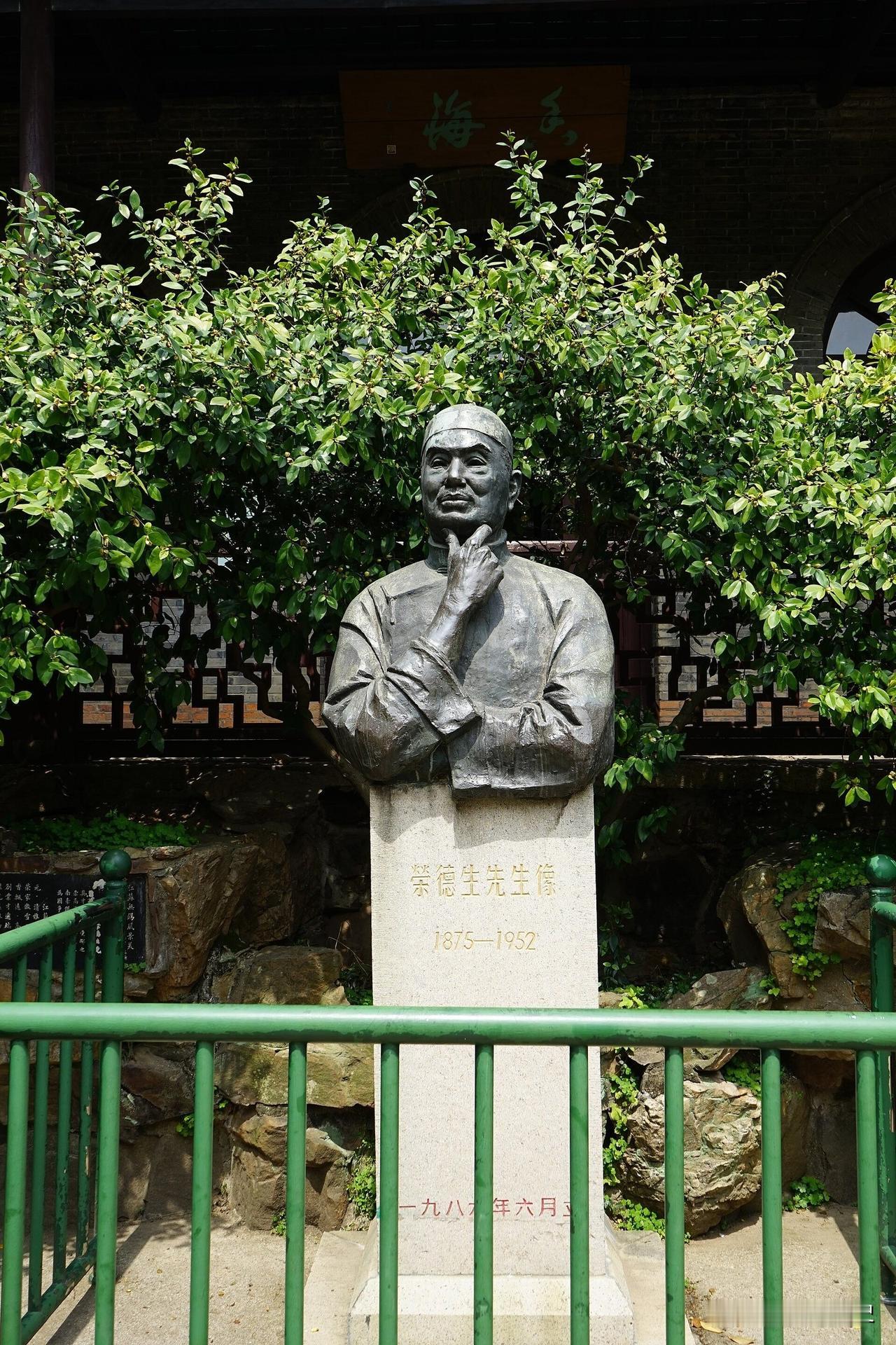 几台石磨起家，他们把面粉做到全国，也把厂顶住了战火
二十世纪初，无锡西门外一间旧