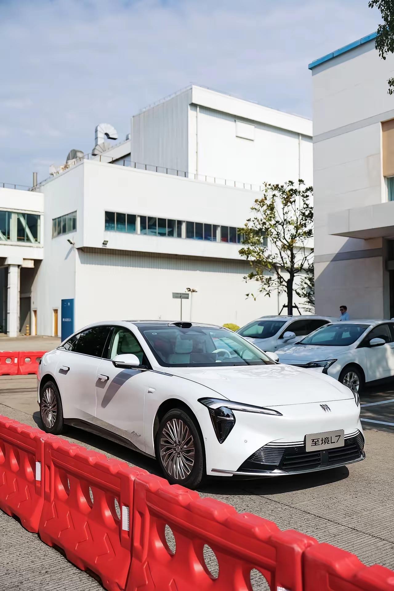 据可靠内部消息，别克至境L7的价格区间为20-25万，起售价更有望杀入20万。如