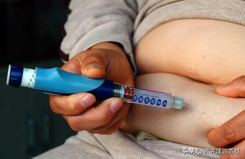 糖尿病患者天天喝酒，那真的是在拿健康开玩笑。酒精会影响人体对葡萄糖的利用和胰岛素