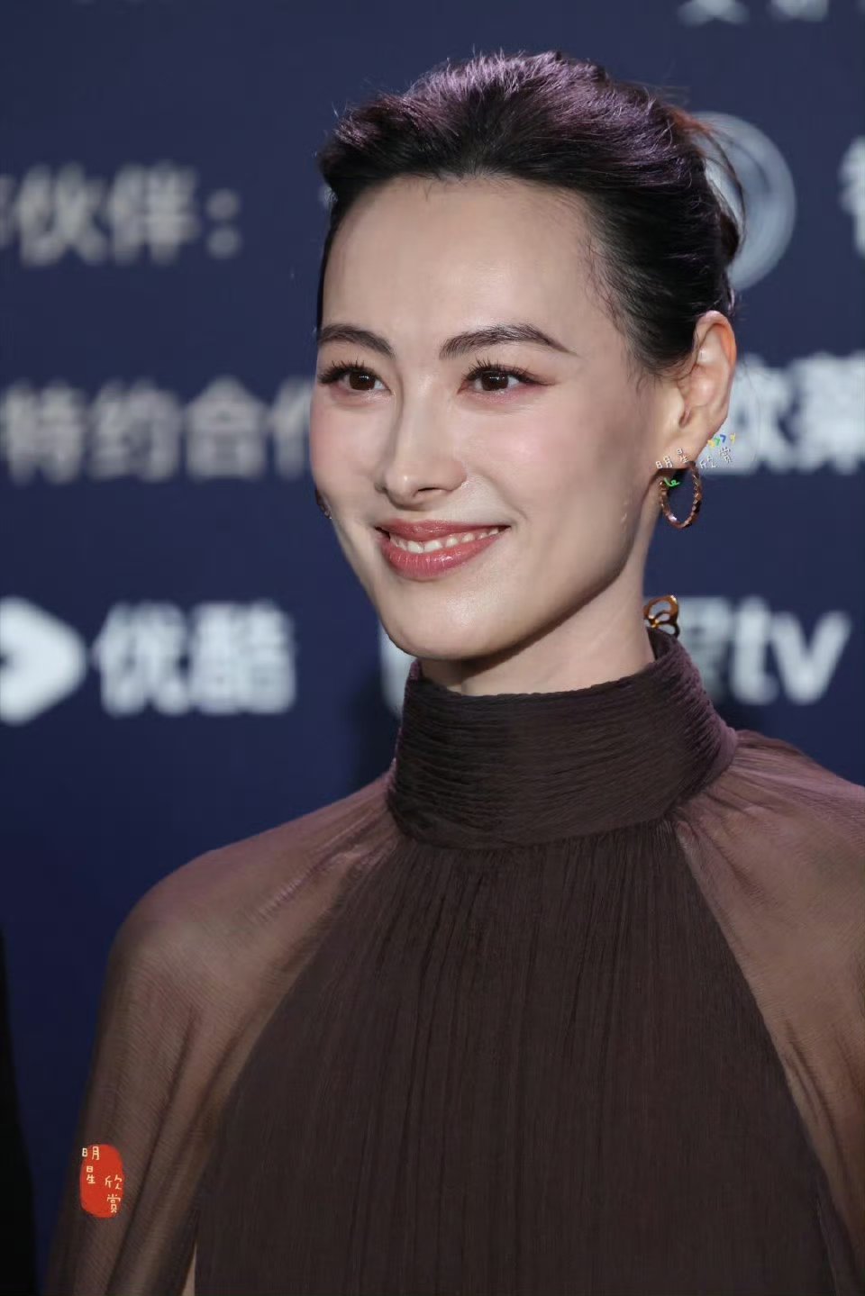 梁洛施 骨相绝杀耳朵形状不咋地，但是真的高啊！易扬名得利。面相好自信，也很稳。额