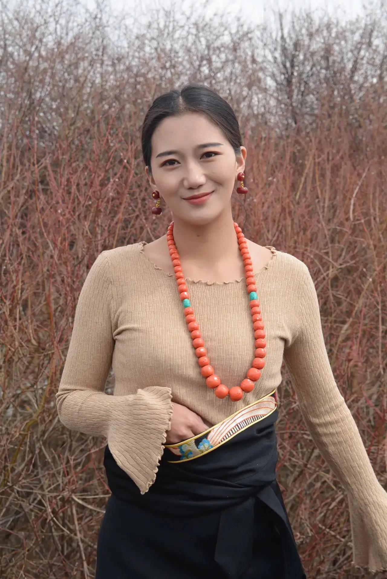 化淡妆的超级美女，气质非凡，优雅大气，贤良淑德