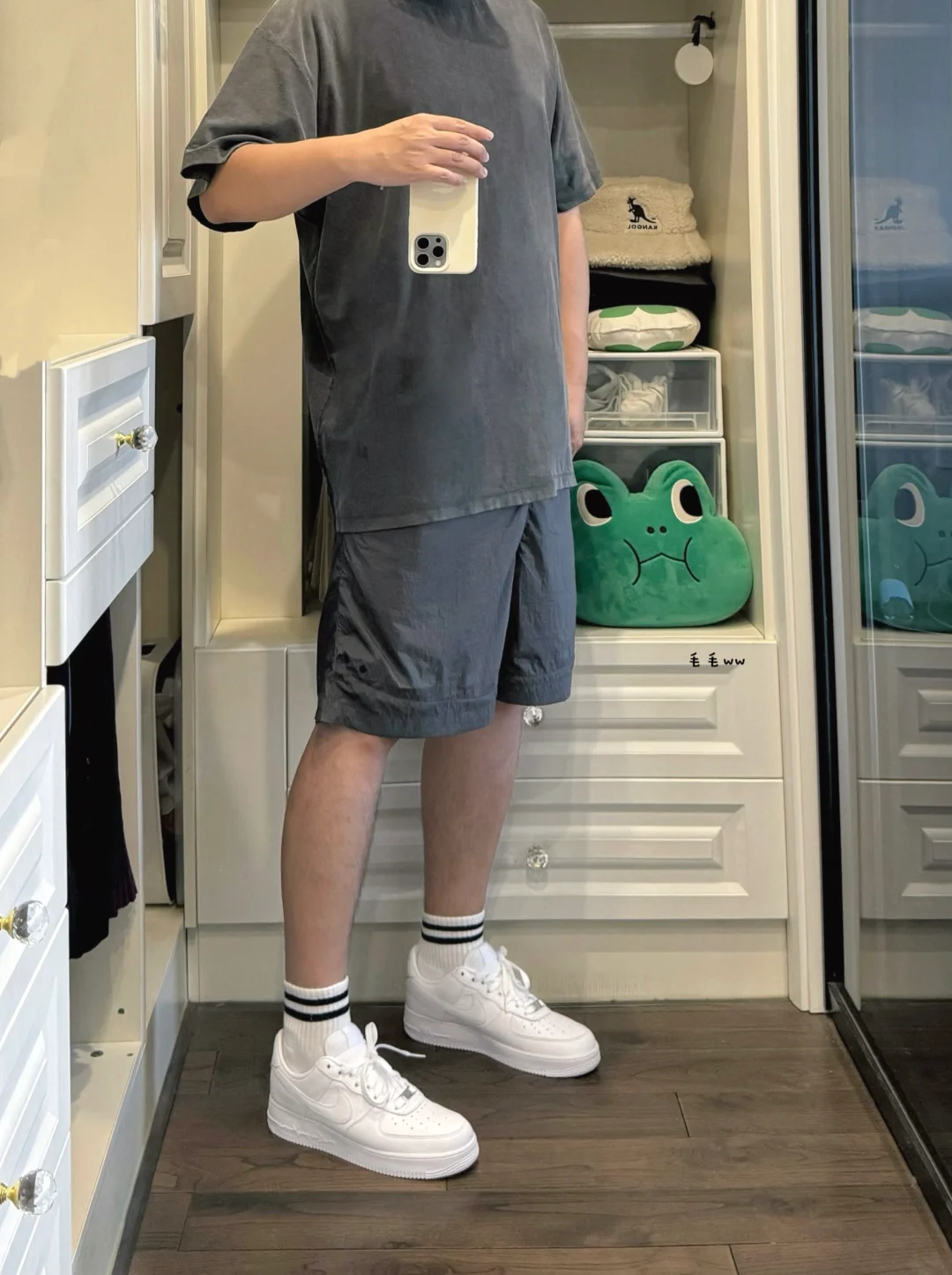 青灰色系｜小白鞋穿搭