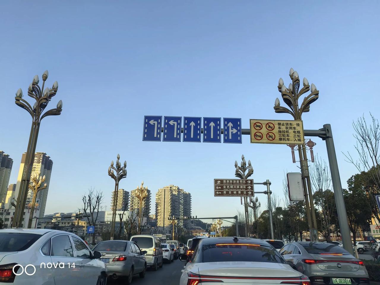 昆明安宁市，其实是一个很宜居的城市，离昆明30多公里，气候和昆明差不多，整个城市