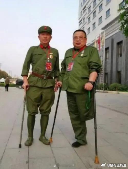 两位老山战斗英雄在一起珍贵合影！左边是原老山战斗英雄主攻营营长臧雷，右边是老山战
