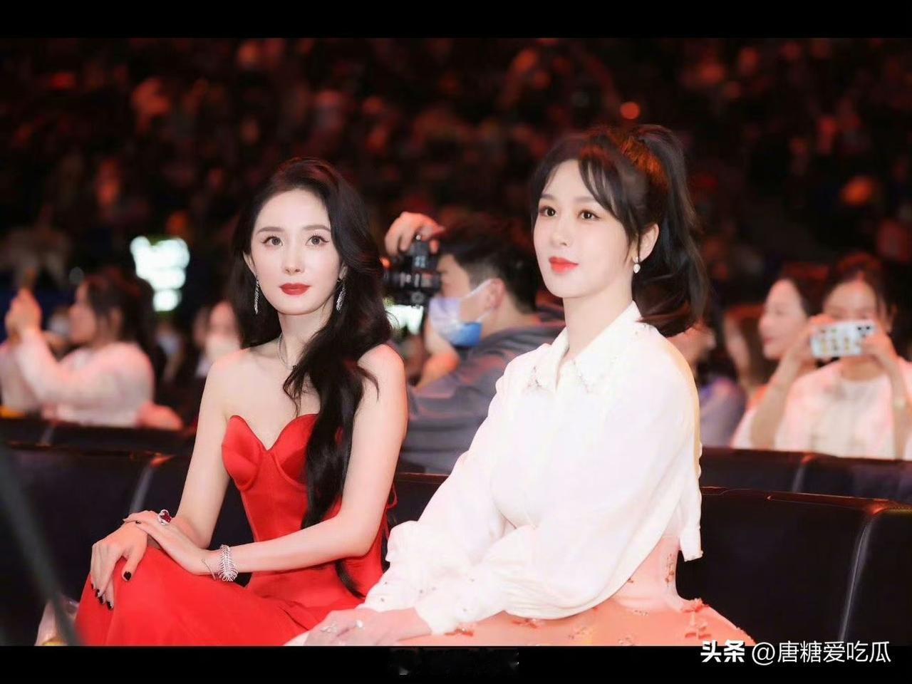 杨幂杨紫二选一
如果实在是要选的话
我选择放弃，不管从任何角度上来说，两位都是非