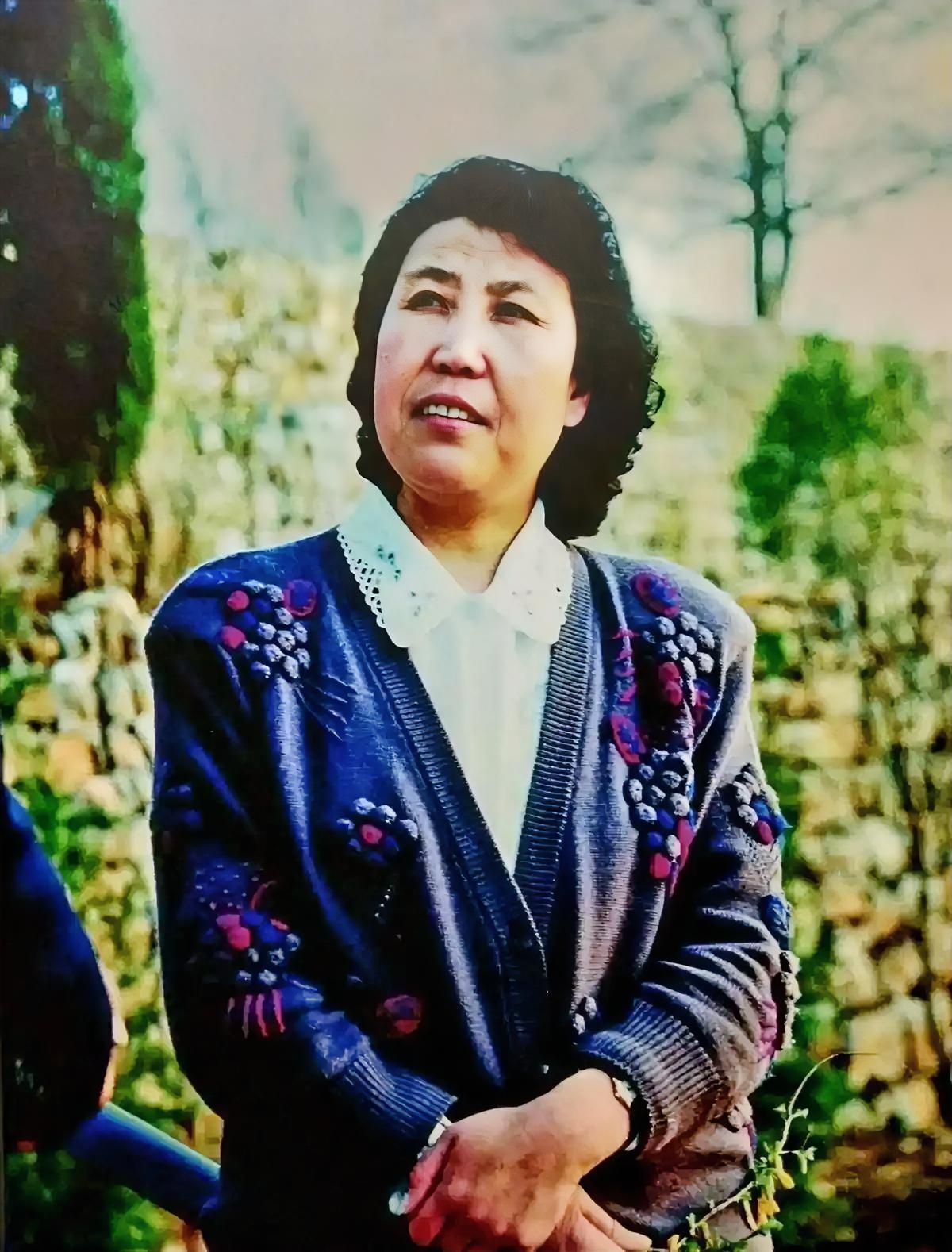 陈永贵亲自做媒！大寨铁姑娘郭凤莲的姻缘，曾被全村误解为政治任务
 
陈永贵亲自做