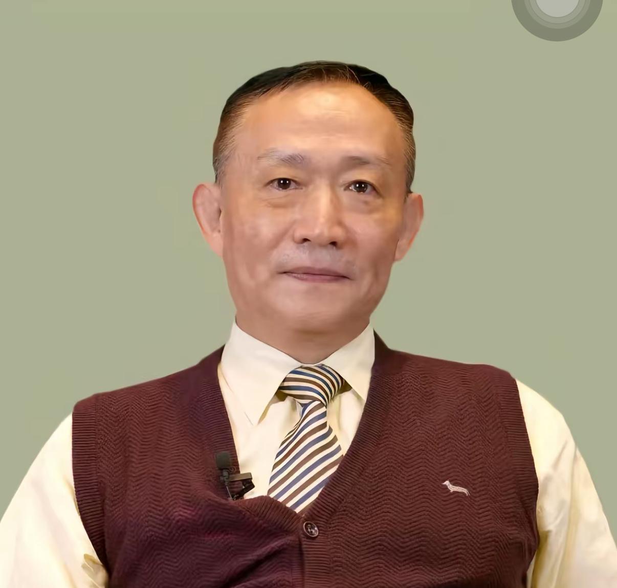 这帮“离岸爱国”的真面目，

彻底藏不住了！

镜头前唾沫横飞喊着“顾全大局”“