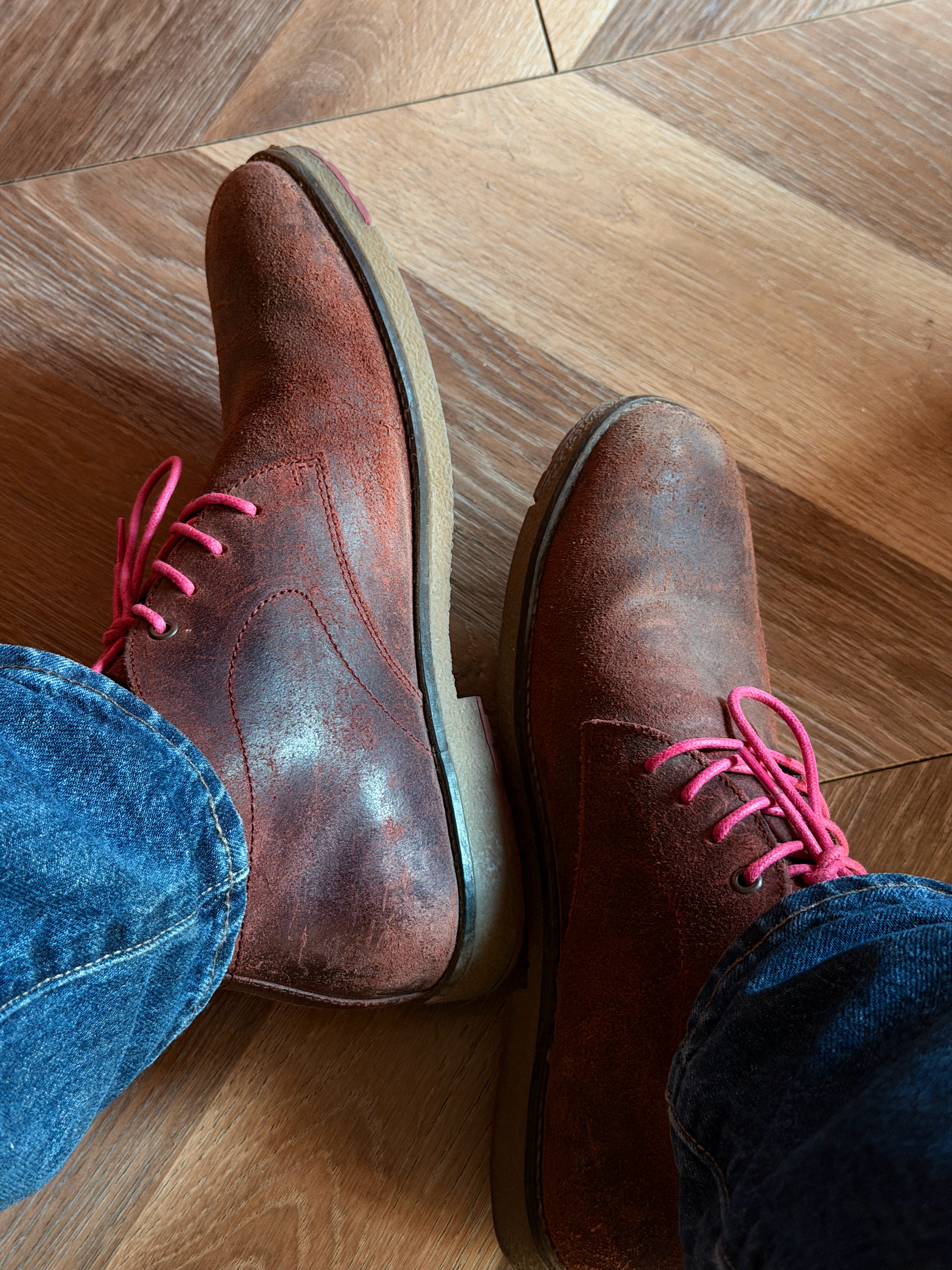 请教各位一个古怪的问题：我有一双很好穿的鞋子，十多年前买的，是做雨鞋的那个 AI