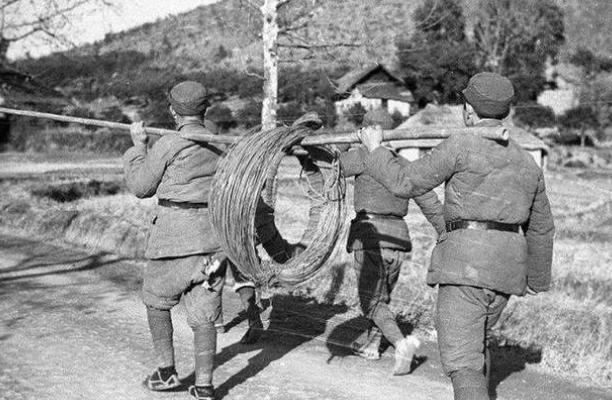 1939年，南昌会战，一个日本大佐站在尸横遍野的中国阵地上，像打靶一样接连射杀了