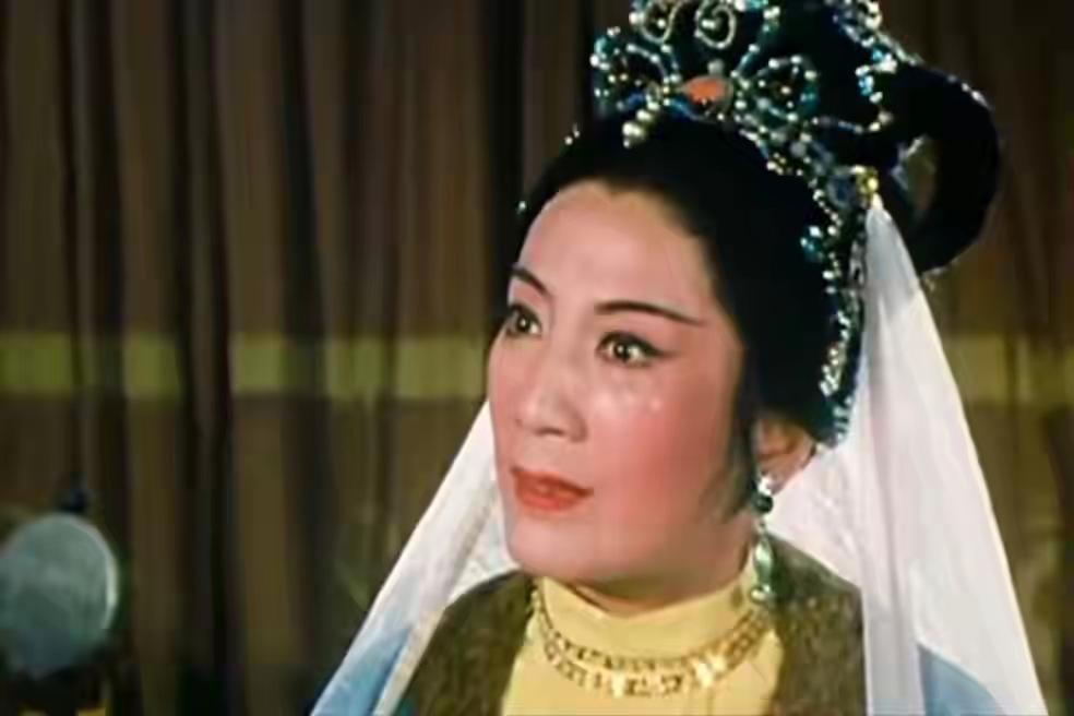才女蔡文姬：被匈奴王霸占12年，屈辱生二子后，又被曹操重金赎回
 
 
塞北草原