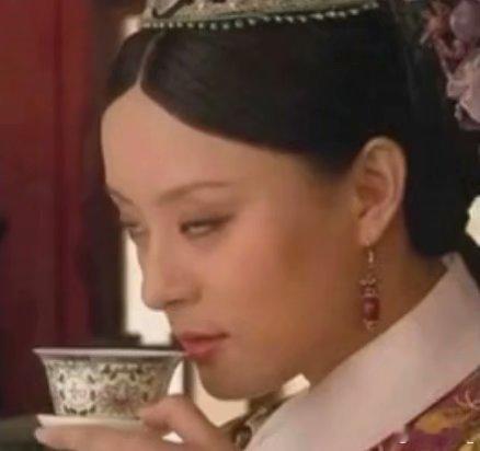我奶跟傻叉一样。我煮好了，她也看见了。她打麻将回来。和我说“早知道叫你别煮，早上
