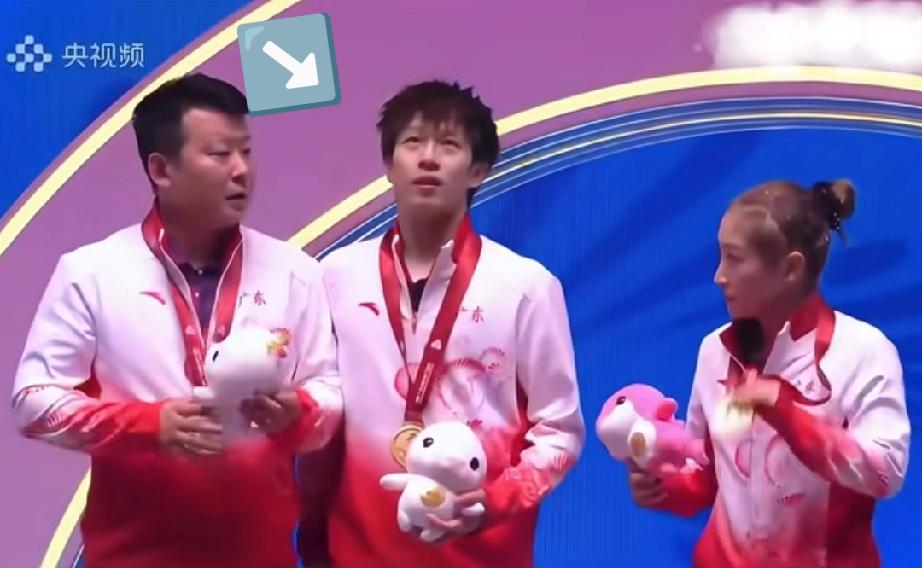 林高远登上领奖台的时候要哭了，抬头向上看了看，顺利我也泪目了

这届全运会压力最