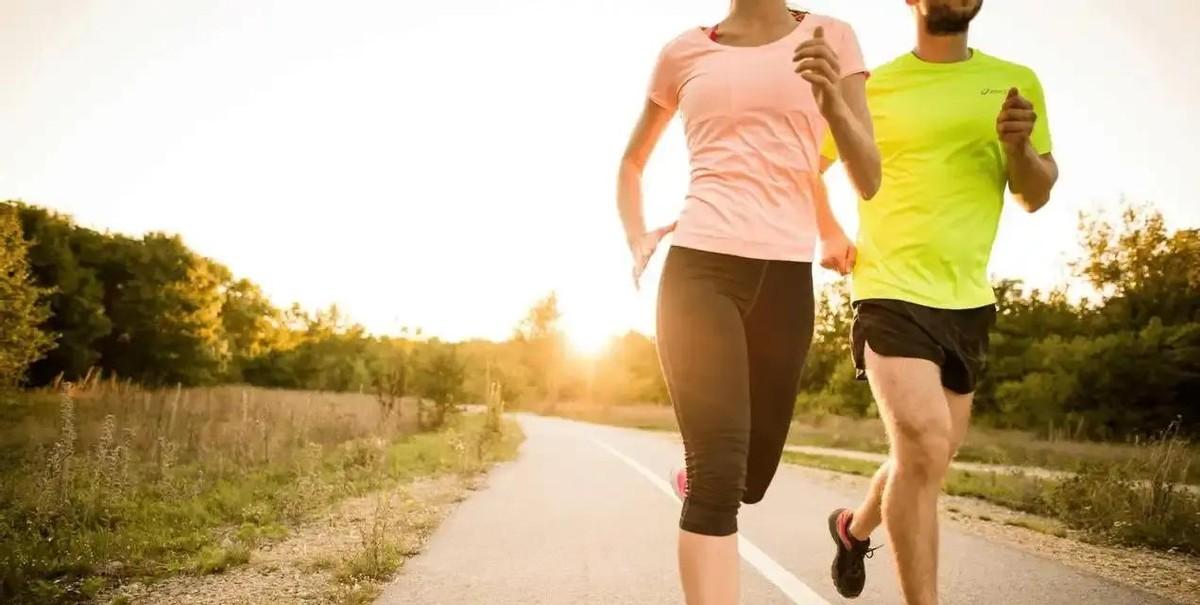 44岁女子每天慢跑健身，1年后中风去世，医生叹气：5个习惯没纠正

慢跑听起来是