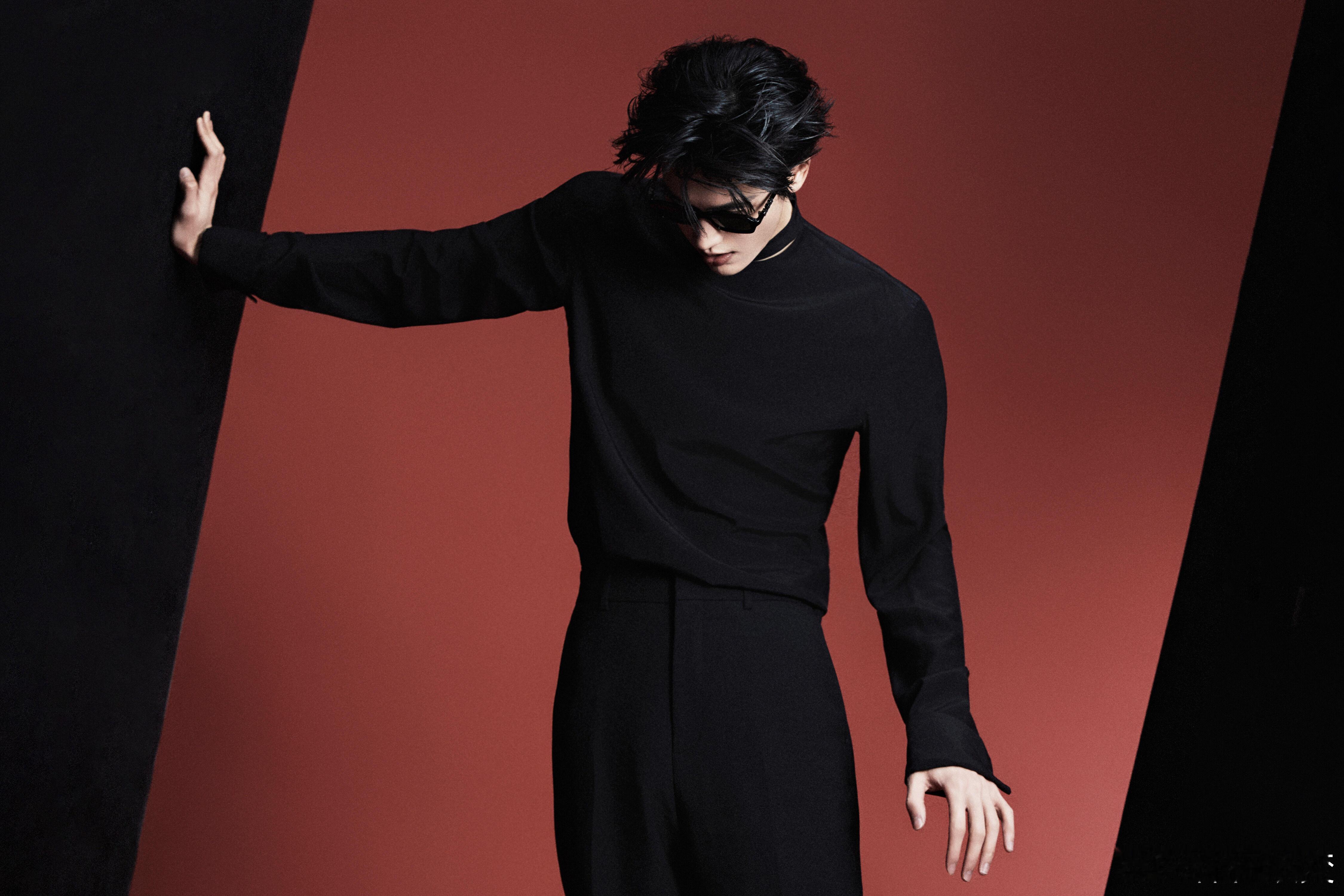 张凌赫活动出发图，好权威的一张建模脸张凌赫｜ 