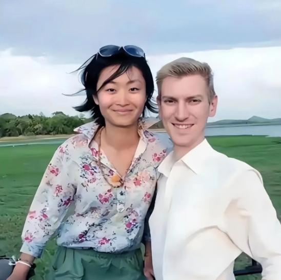 敬一丹的女儿王尔晴，和她的苏格兰女婿尼克。敬一丹最后住院这三个月，多亏了女儿和女
