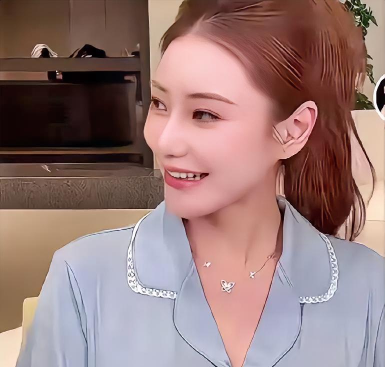 有些人真的别装了，马筱梅这称呼看得我火大。
张口就是"大的""小的"……你当是在