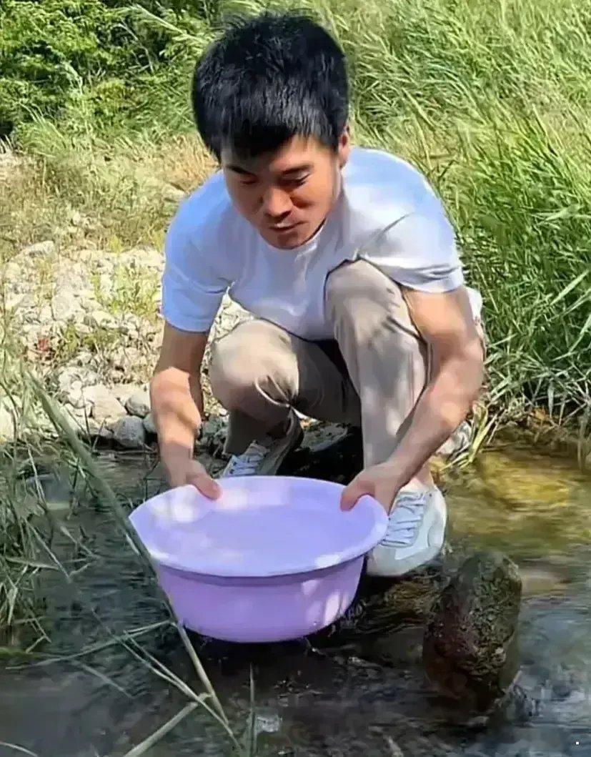俞敏洪又出来道歉了，李国庆揶揄他：“老罗又说对了，看来最懂你的人不是董宇辉，而是