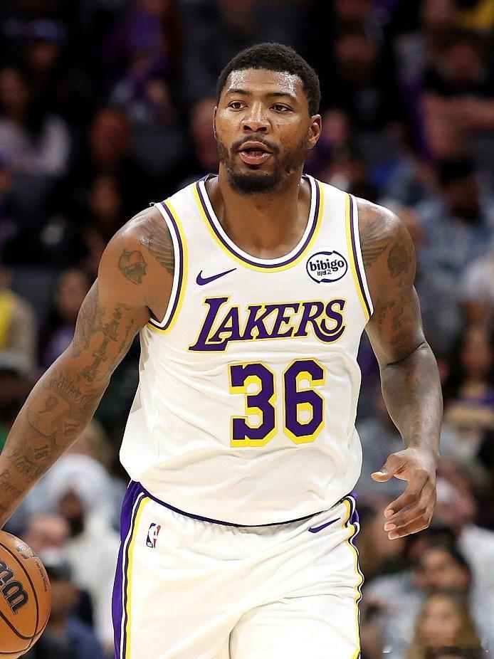 斯马特右股四头肌挫伤，将缺席今天的比赛（连续第二场缺席）湖人vs森林狼 ​​​