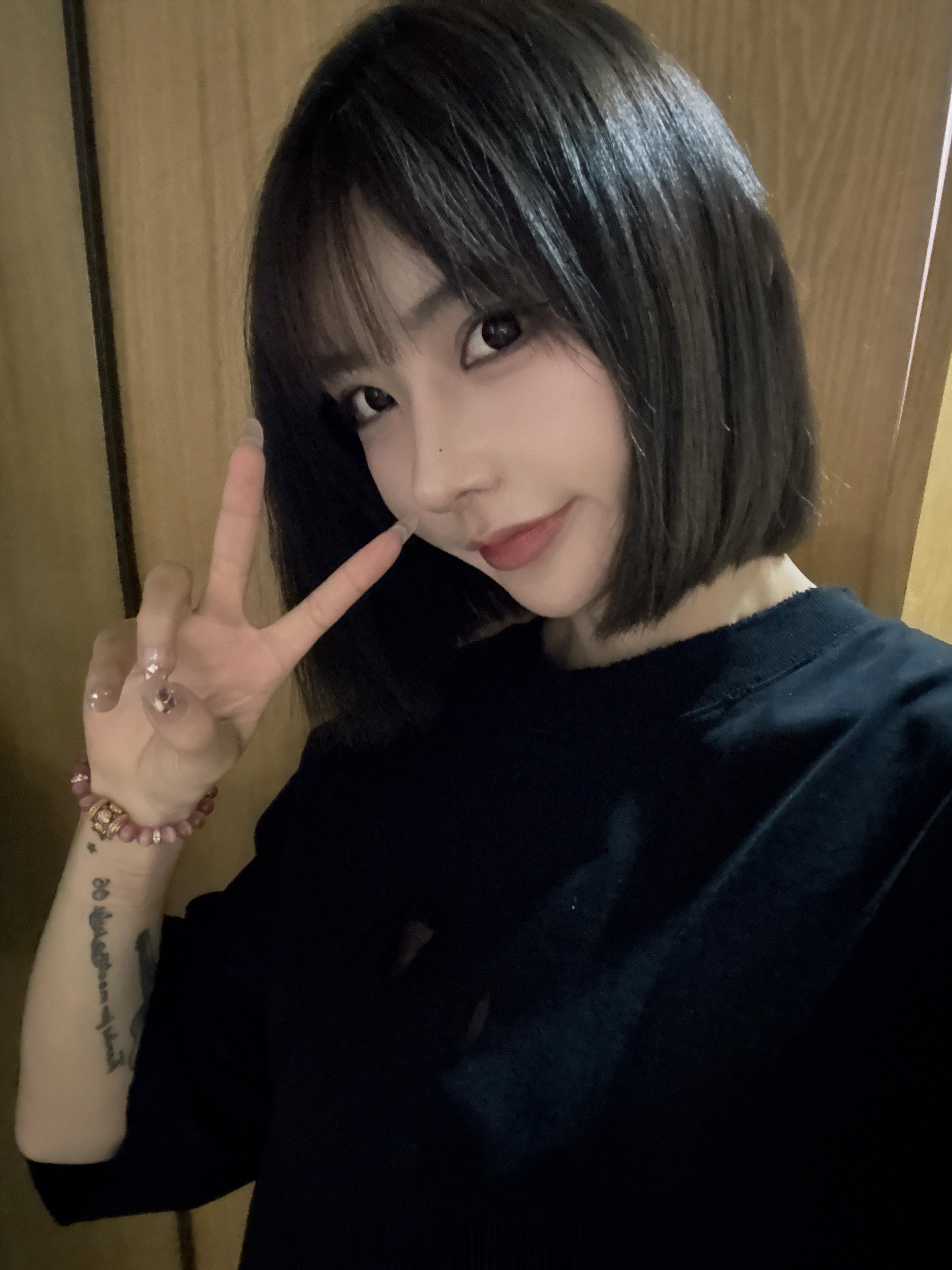 剪完头发越来越不娘了 ​​​