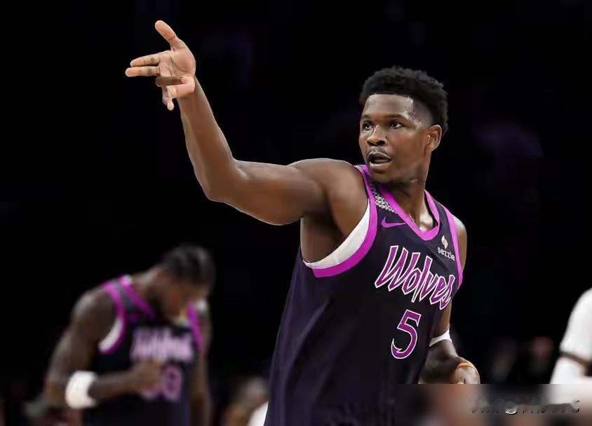 笑不活了家人们，11中2还能赢球？这哪是森林狼逆袭，分明是雄鹿没了字母哥直接自断