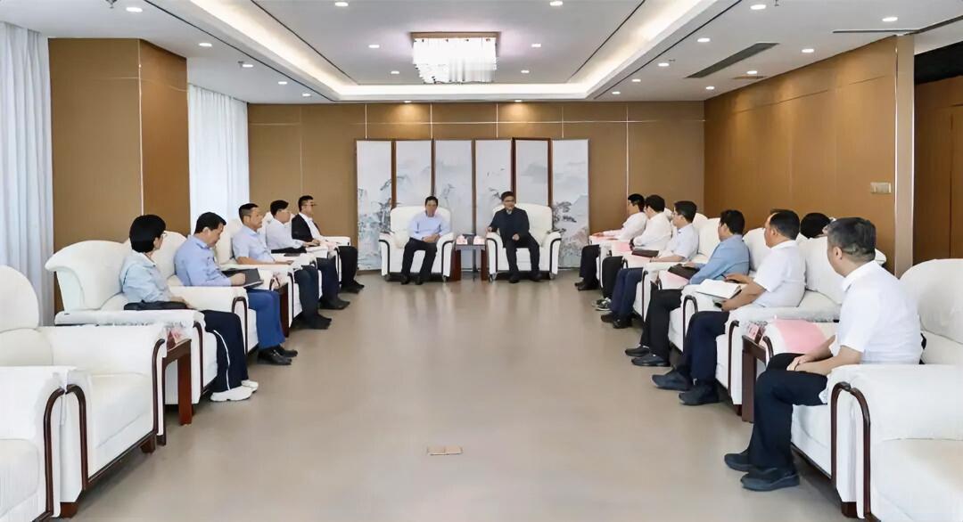 5月14日，辽宁能源产业控股集团党委书记、董事长王皎一行到访徐矿集团。徐矿集团党