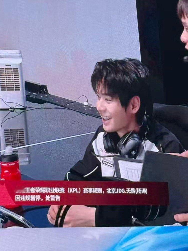 他这么可爱！警告他干嘛！ 