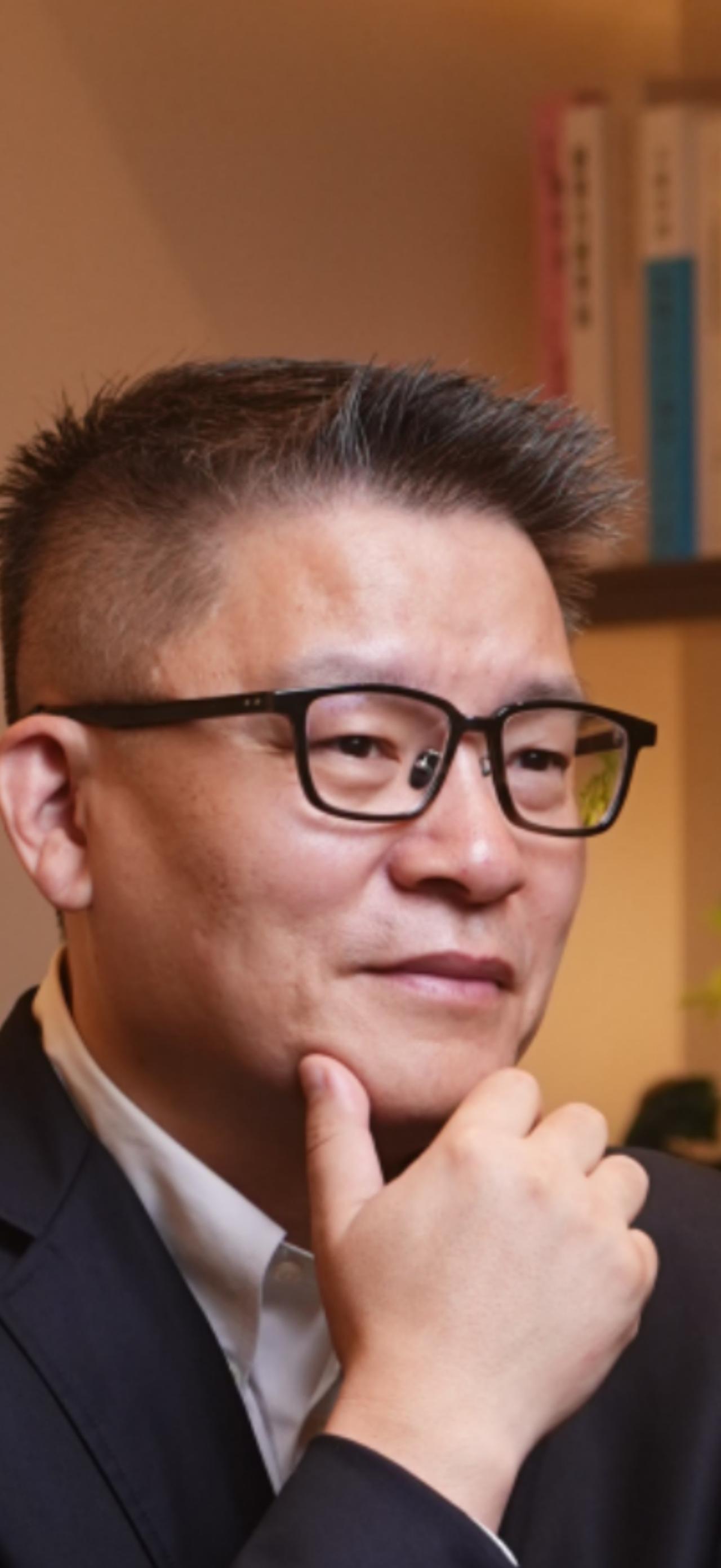 人生下坡路上
多托举少评价
争取不当蠢货
与诸位共勉