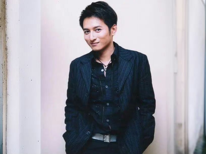 荷兰弟和维嘉长得好像一旦接受了这个设定真的回不去了。同款圆眼睛高鼻梁，特别是瞪眼