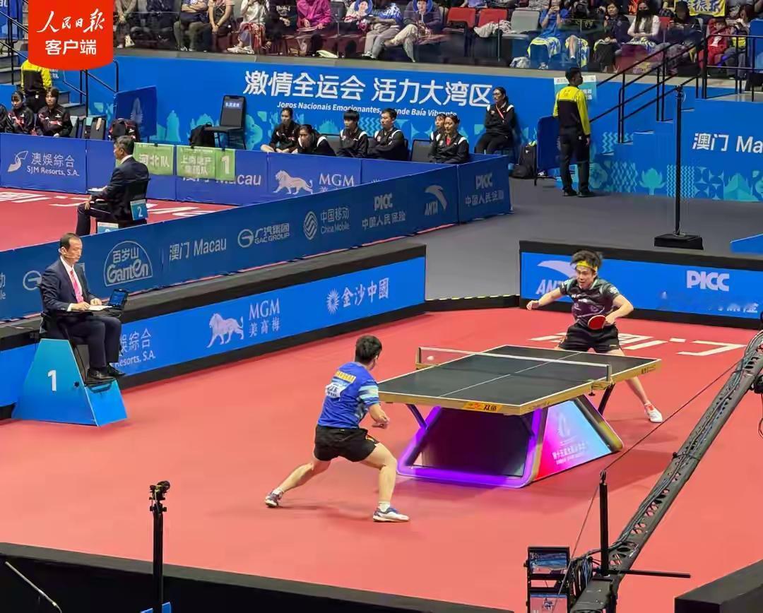 樊振东战胜王楚钦，晋级十五运会乒乓球男单决赛。11月15日，十五运会乒乓球项目在