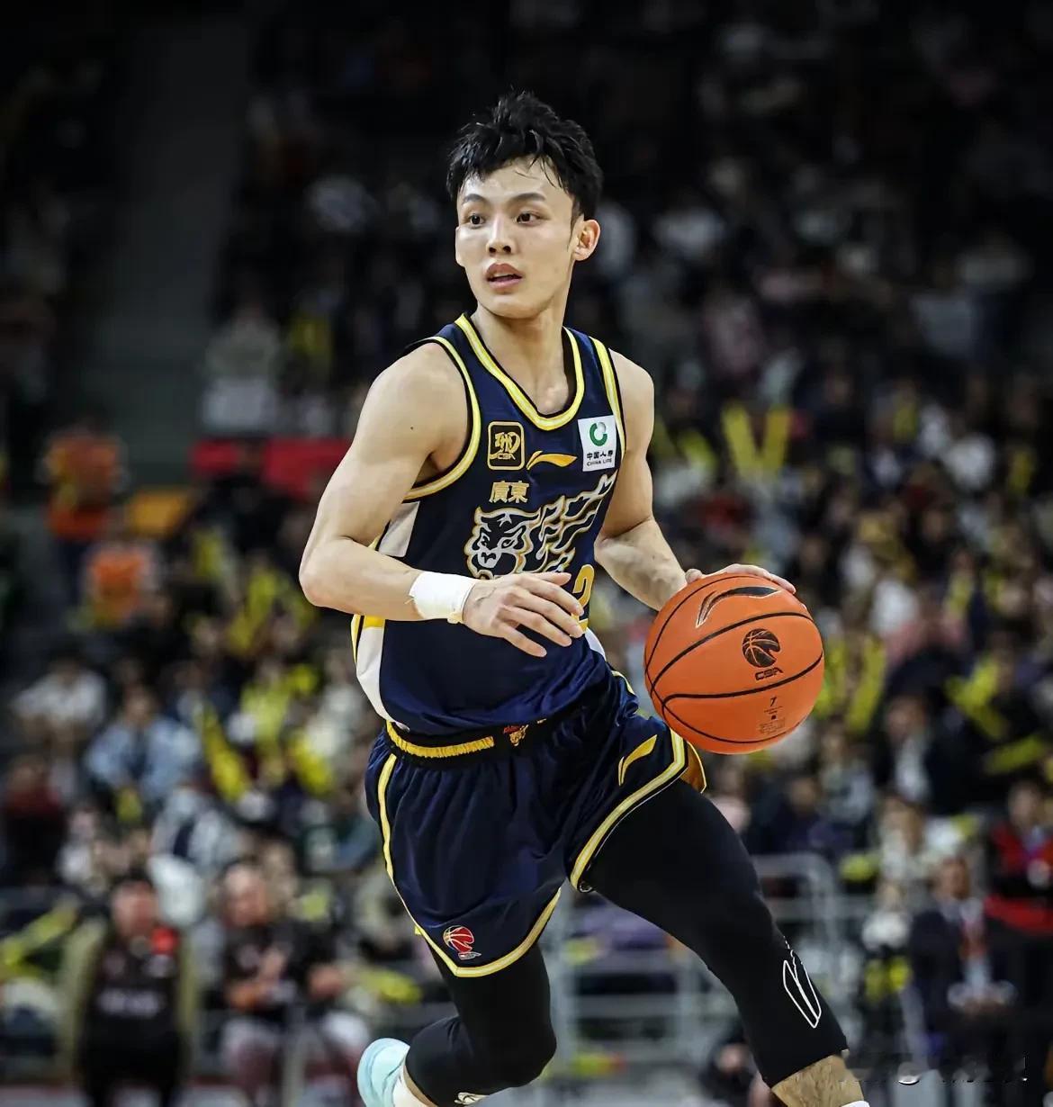 胡明轩回来了，徐杰却不会打球了。
广东队为什么被北控绝杀？
一方面是广东内线孱弱