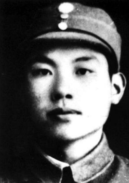 作为蒋介石嫡系心腹、素有"西北王"之称的胡宗南，一生充满戏剧性。他早年因身材矮小