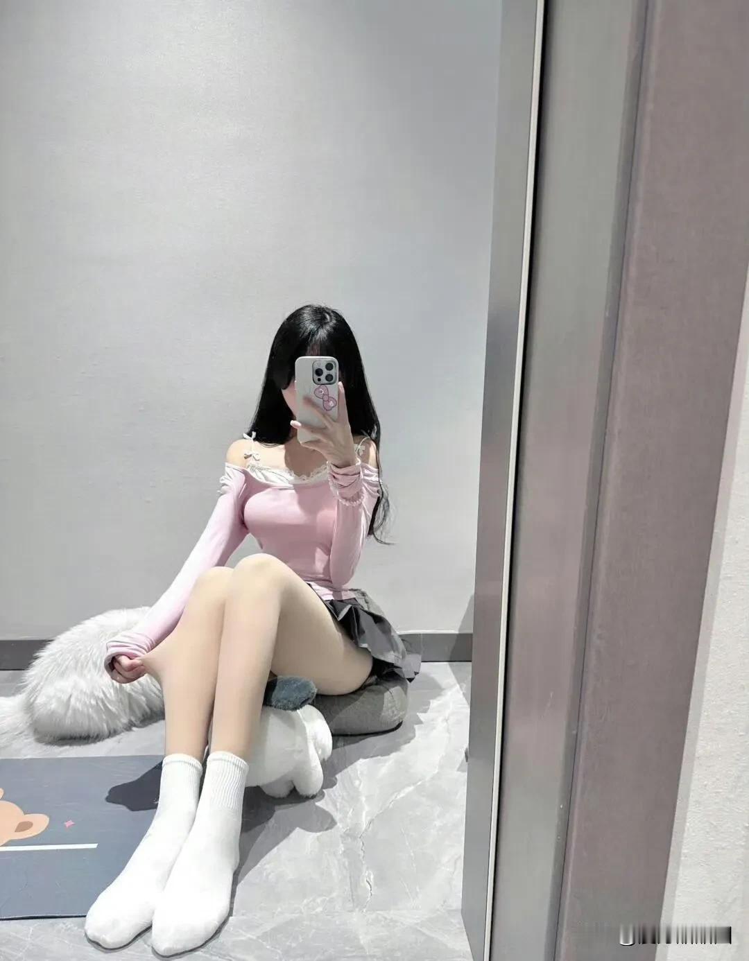 #脚丫子经常洗还会臭是怎么回事#真菌感染，要经常泡脚再喷点药会好很多。#袜子穿三