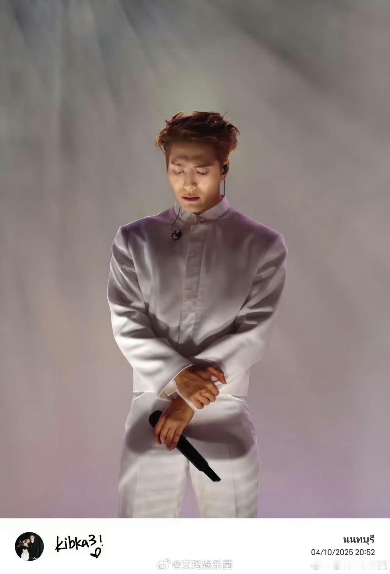 王嘉尔我必须迎合其他人吗 王嘉尔在演唱会上的这段讲话真的太戳心了，他问出那句我必