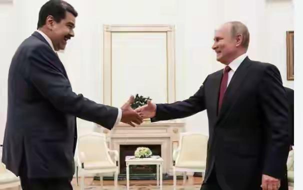 快讯快讯
美国宣布对委内瑞拉进行空袭，抓捕马杜罗及其夫人，马杜罗逃脱，此次空袭成