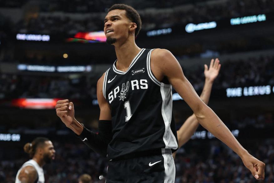 NBA官宣：文班亚马全票首夺DPOY历史首人+历史最年轻 创多项纪录文班亚马最佳