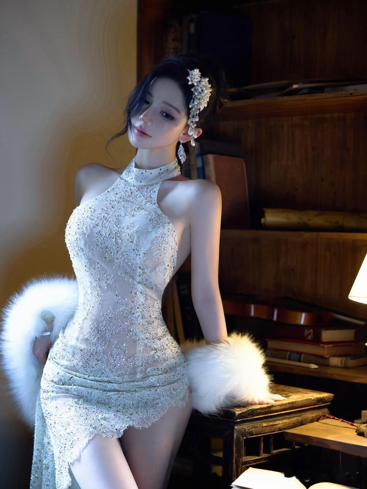 推开窗是晨光
转过头是你
这便是清晨，最好的浪漫
什么样的女人才能让你心动