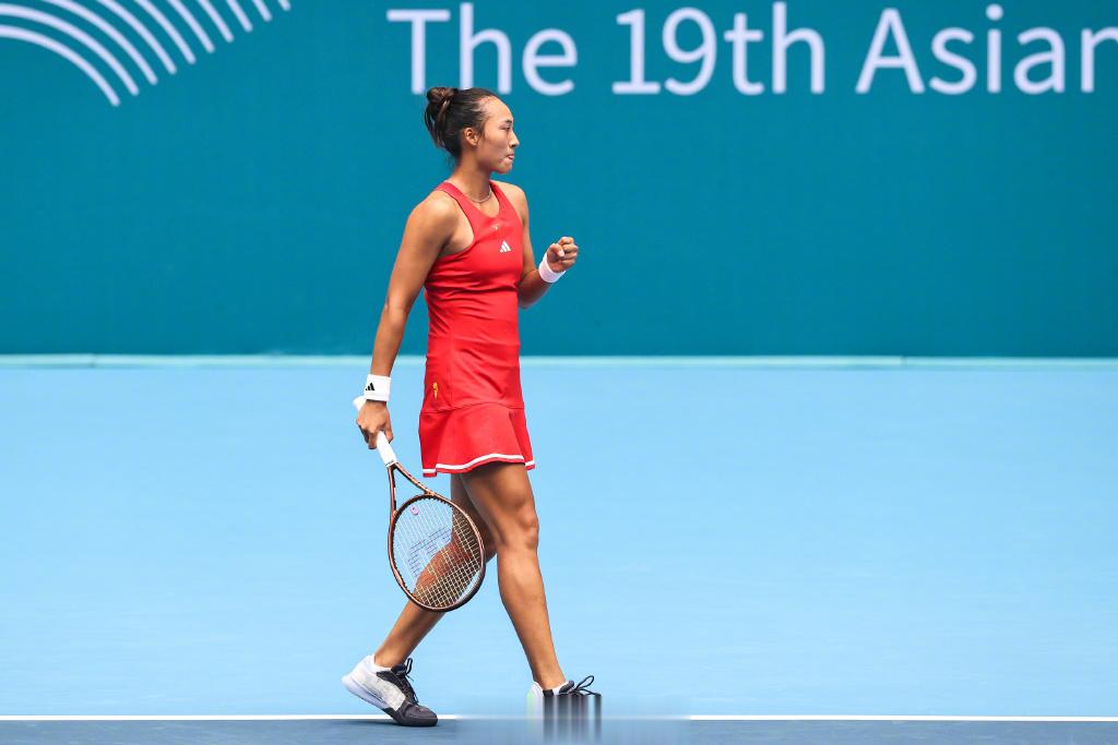 不容易！晋级亚运女单决赛，继续加油！#郑钦文晋级亚运女单决赛##拼搏的十月# ​